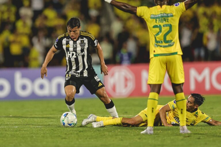 (VIDEO) POR DOBLE AMARILLA: Alan Franco se fue expulsado en la Sudamericana