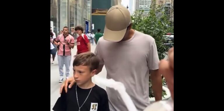 (VIDEO) Al-Khelaifi recompensa lealtad de un pequeño fanático con boletos para la gran final del PSG