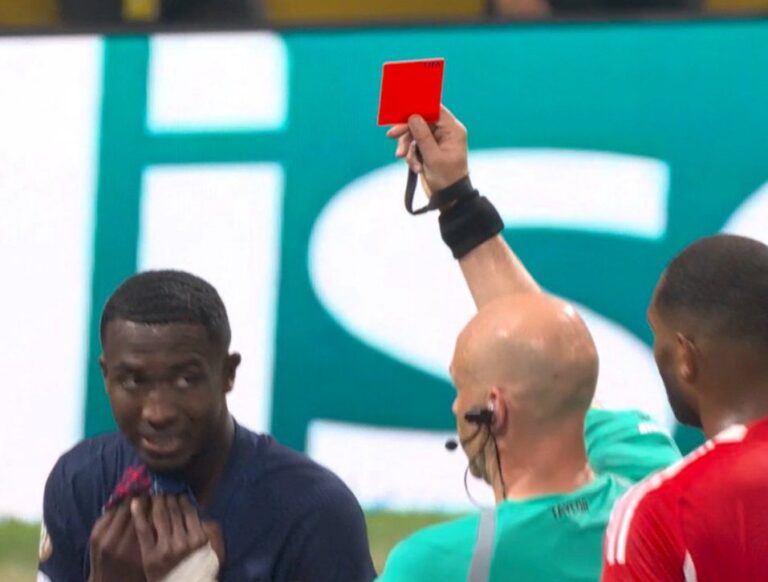 (VIDEO) ¡ROJA A PACHO Vs. Bayern!
