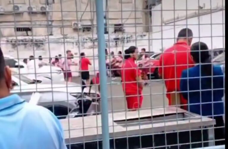 (VIDEO) INSÓLITO: Técnico U. entrenó en un parqueadero antes de enfrentar a BSC