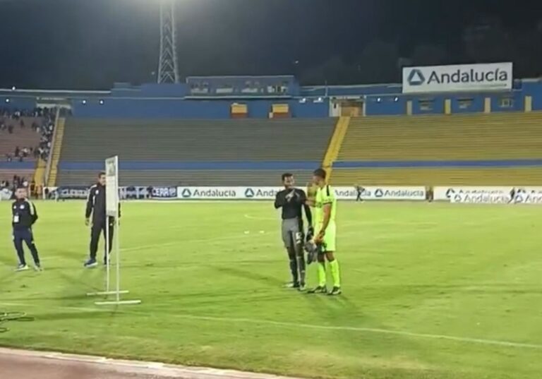 (VIDEO) Emotivo reencuentro de arqueros: Pedro Ortiz le regaló su camiseta a Adrián Bone