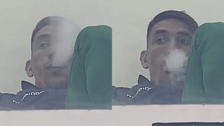 ´(VIDEO) Nueva polémica de Ricardo Centurión: fumando mientras mira el partido de su equipo
