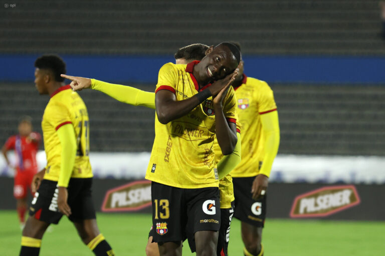 (VIDEO) Barcelona derrota a El Nacional en el Atahualpa y escala al segundo puesto