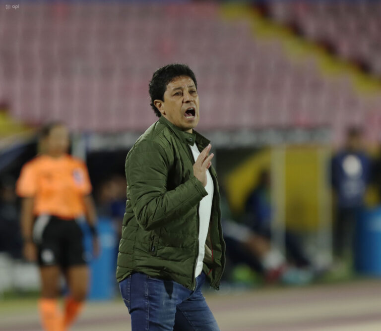 Paúl Vélez: “No creo que las árbitras deban dirigir estos torneos internacionales”