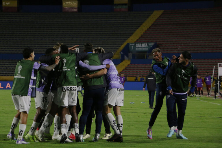 (VIDEO) DRAMA EN QUITO: IDV sufrió, pero eliminó a Mushuc Runa de la Sudamericana