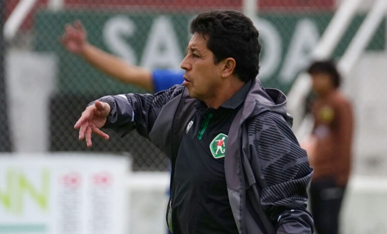 Paúl Vélez se disculpa por críticas al arbitraje femenino: “Nunca quise menospreciar a las mujeres”