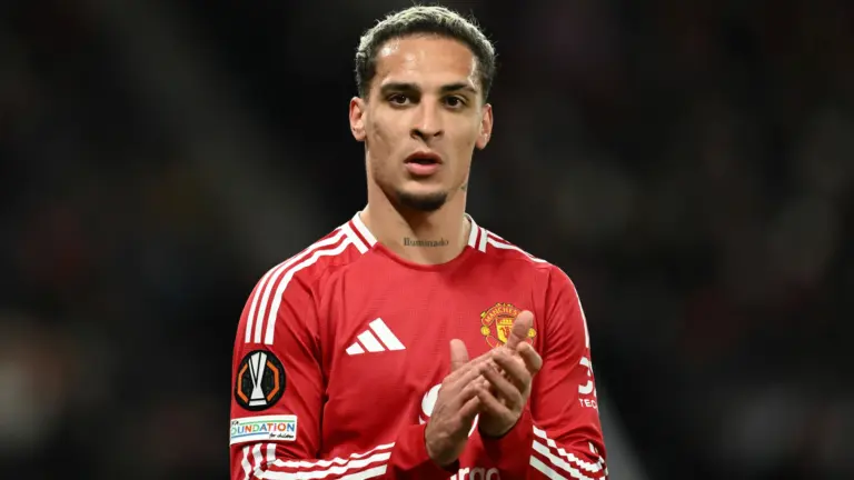 Antony deja otra vez al Manchester United