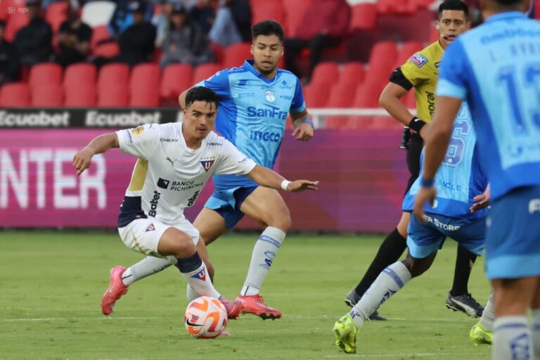 (VIDEO) ¿SE DESPIDE DEL TRICAMPEONATO? LDU y un amargo empate ante Macará en los minutos finales