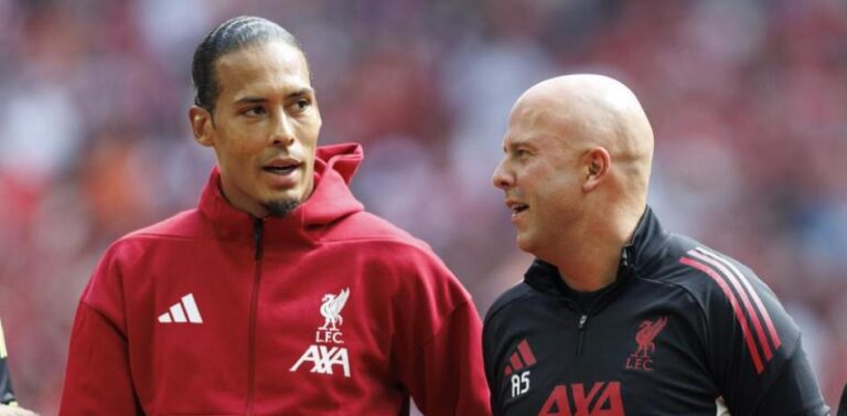 Van Dijk pide un nuevo delantero, pero Arne Slot prioriza reforzar la defensa