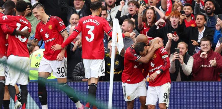 El Manchester United esquiva de milagro la crisis gracias a un penalti en el 97′