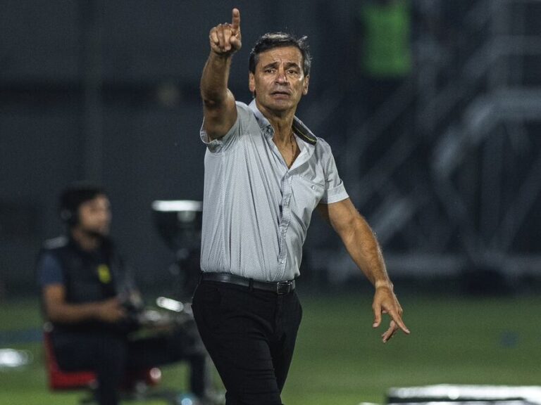 Fabián Bustos es candidato para dirigir a la selección peruana
