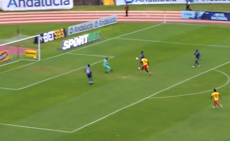 (VIDEO) ¡PURO LUJO! El golazo de Carcelén en el Católica vs Aucas