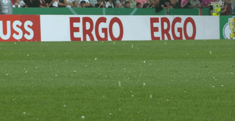 (VIDEO) Estuvo temporalmente suspendido por granizo el partido del Leverkusen en la Copa de Alemania
