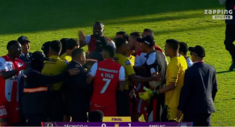 LO FUE A ENCARAR AL ÁRBITRO: La reacción de Cumbicus tras el pitazo final en el Bellavista