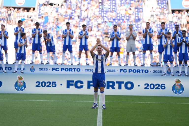 (VIDEO) SIN FILTRACIONES NI NADA: De Jong fue anunciado como refuerzo estrella del Porto