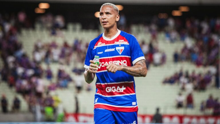 Fortaleza le dijo a Deyverson que se busque club