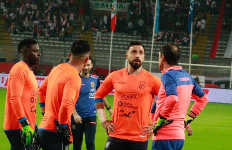 Los mismos cuatro arqueros para la Tri en el cierre de Eliminatorias