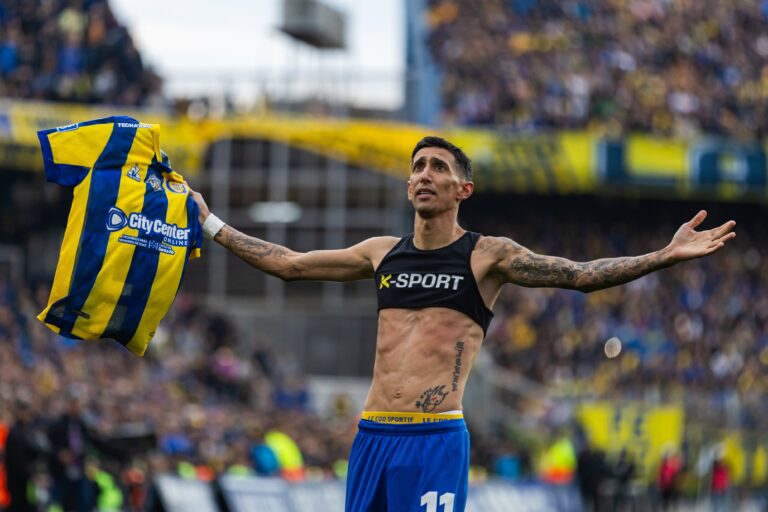 (VIDEO) Golazo de tiro libre de Di María en el clásico rosarino