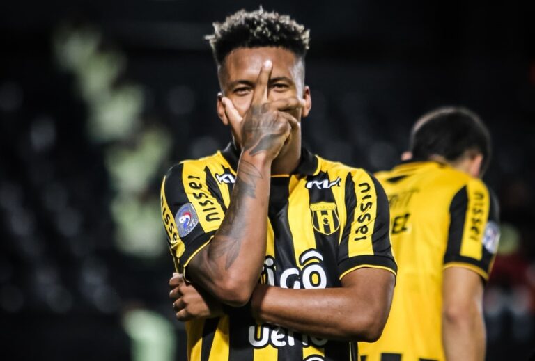 (VIDEO) DOBLETE de Jhon Jairo Sánchez en la goleada de Guaraní