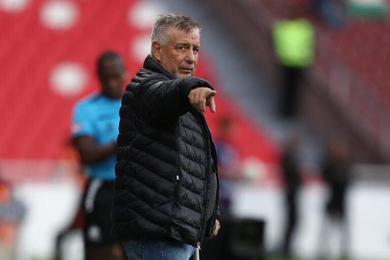 Ever Hugo Almeida, muy cerca de ser el nuevo DT de Olimpia