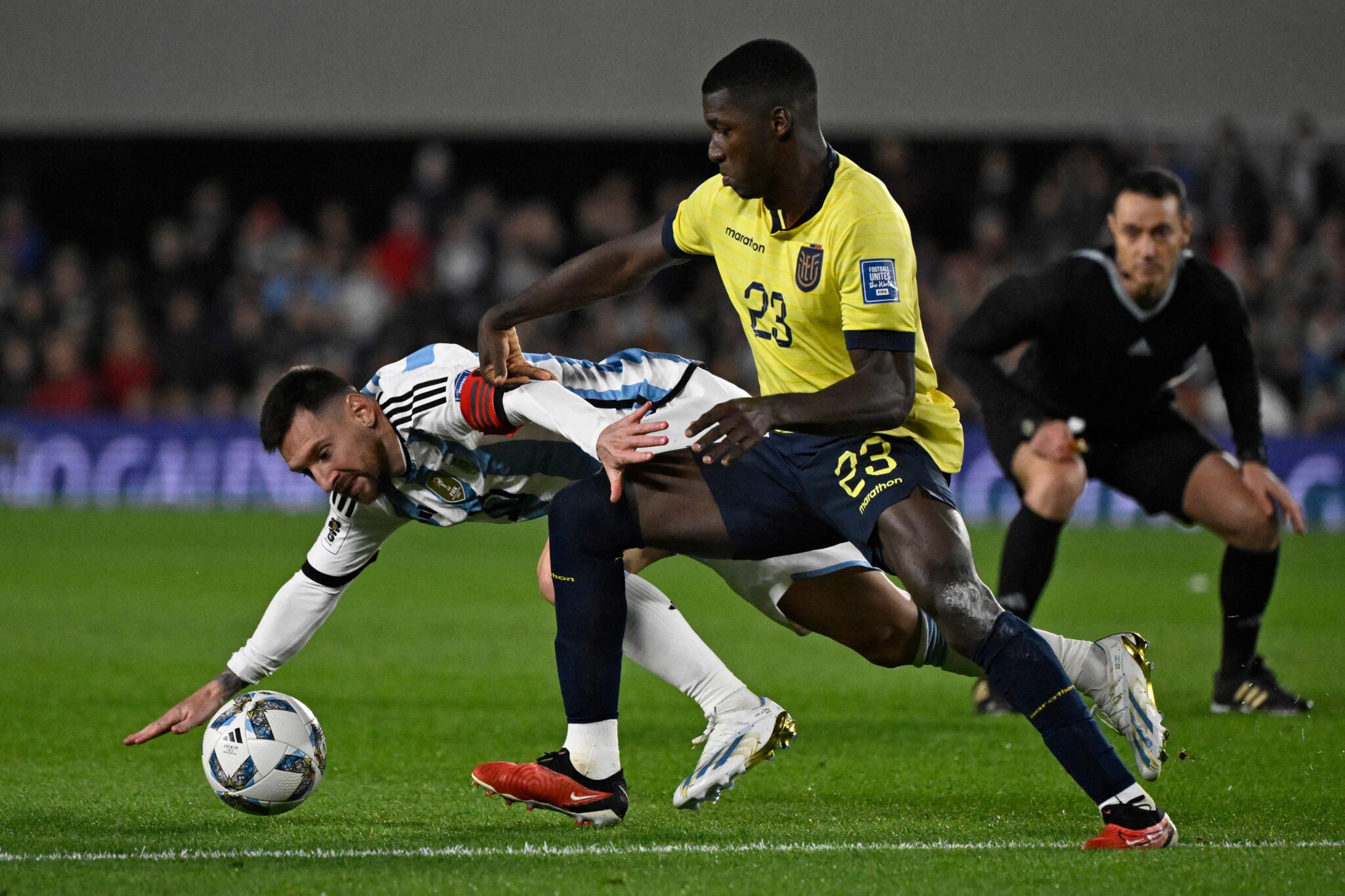 (VIDEO) Moi Caicedo palpita el duelo ante Messi y Argentina: “Será especial, sabemos lo que significa”