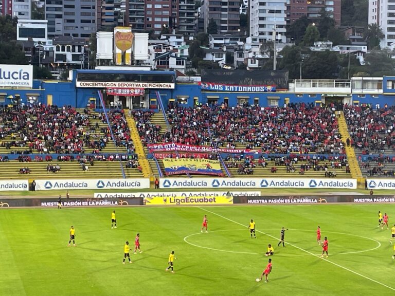 “Vale más que lo que es extranjero”, el mensaje de los hinchas de El Nacional en el juego Vs. Barcelona
