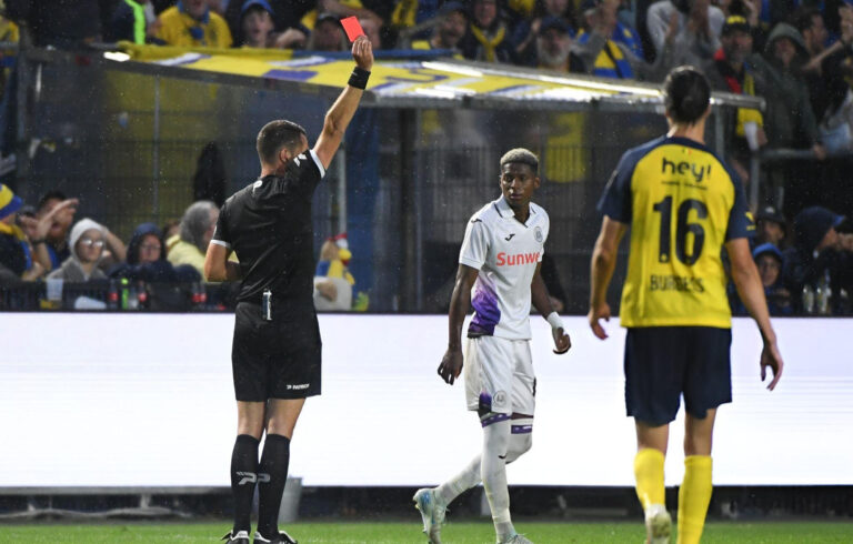 (VIDEO) Nilson Angulo, EXPULSADO en la liga de Bélgica