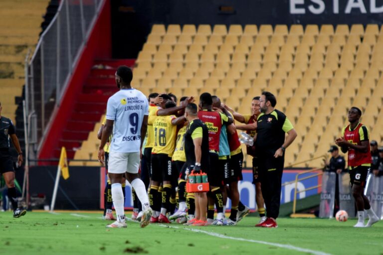 (VIDEO) TODOS los jugadores de BSC abrazaron a Rescalvo tras el primer gol contra U. Católica