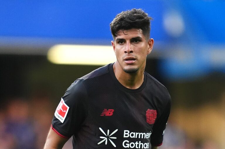 Pese al interés desde la Premier League, Bayer Leverkusen NO venderá a Piero Hincapié