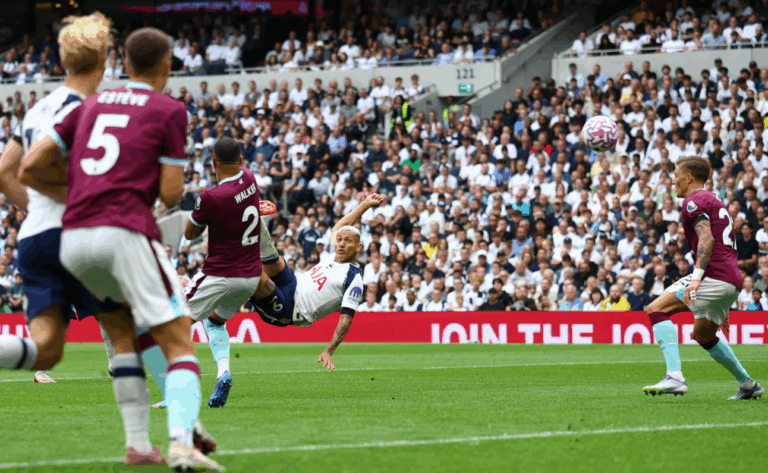(VIDEO) GOLAZO de volea de Richarlison en la Premier