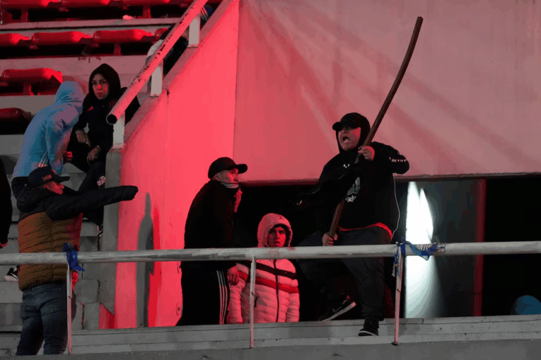 CONMEBOL se pronuncia tras incidentes entre Independiente de Avellaneda y Universidad de Chile