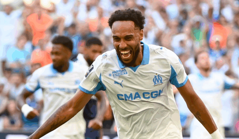 Aubameyang guía al Marsella con un doblete