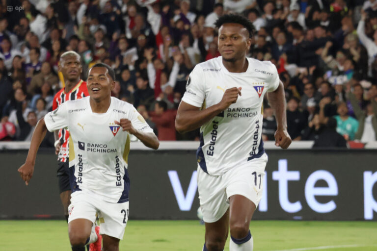 (VIDEO) LA IDA SE PINTÓ DE BLANCO: LDU derrotó a Sao Paulo en el Rodrigo Paz