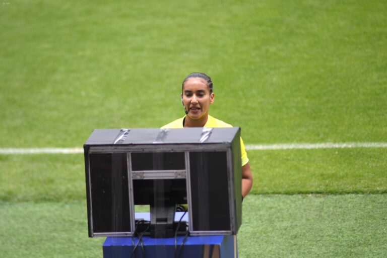(VIDEO) HISTÓRICO: El VAR se explicó en vivo por primera vez en el fútbol ecuatoriano
