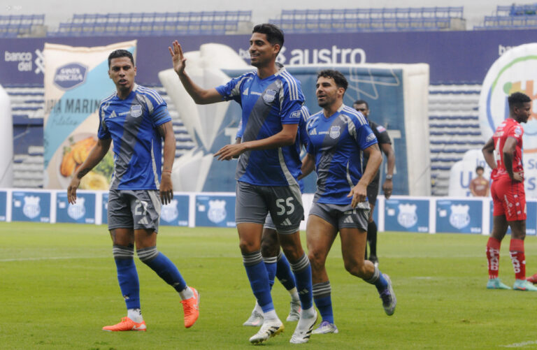 (VIDEO) SIN GENTE, PERO CON GOLES: Emelec aplastó a El Nacional en el Capwell