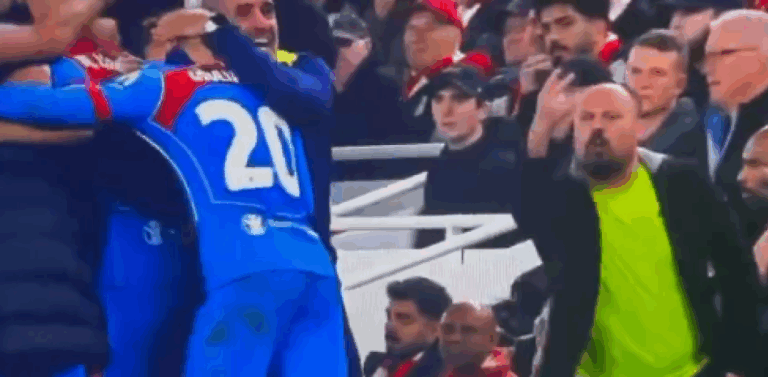 El hincha del Liverpool del incidente con Simeone lanza una dura acusación