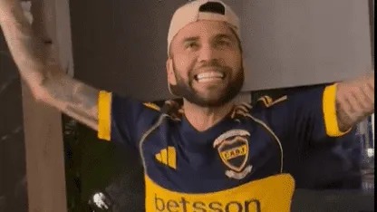 (VIDEO) Dani Alves y “su presentación en Boca” con la camiseta que enloqueció a los hinchas