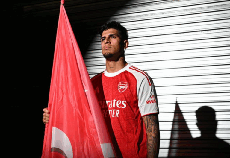 Hincapié: “Las ganas de ganar títulos me motivaron a venir al Arsenal”