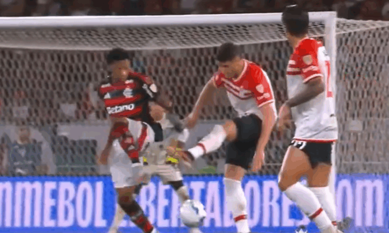 Flamengo apeló la expulsión de Gonzalo Plata ante la CONMEBOL