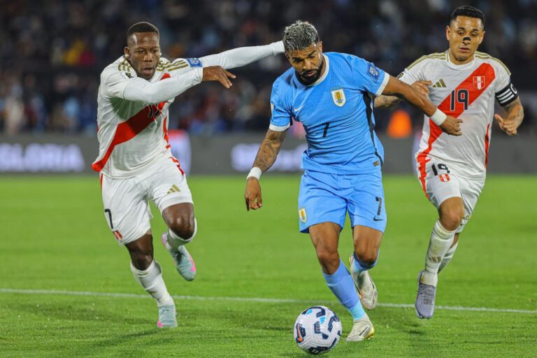(VIDEO) POR QUINTA VEZ CONSECUTIVA: Uruguay goleó a Perú y clasificó al Mundial