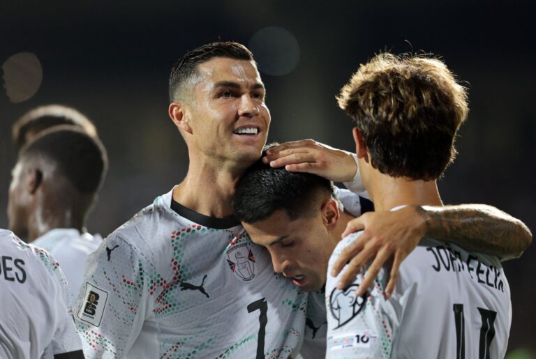 (VIDEO) EL 941 Y 942: DOBLETE de Cristiano Ronaldo en el debut de Portugal en las Eliminatorias UEFA
