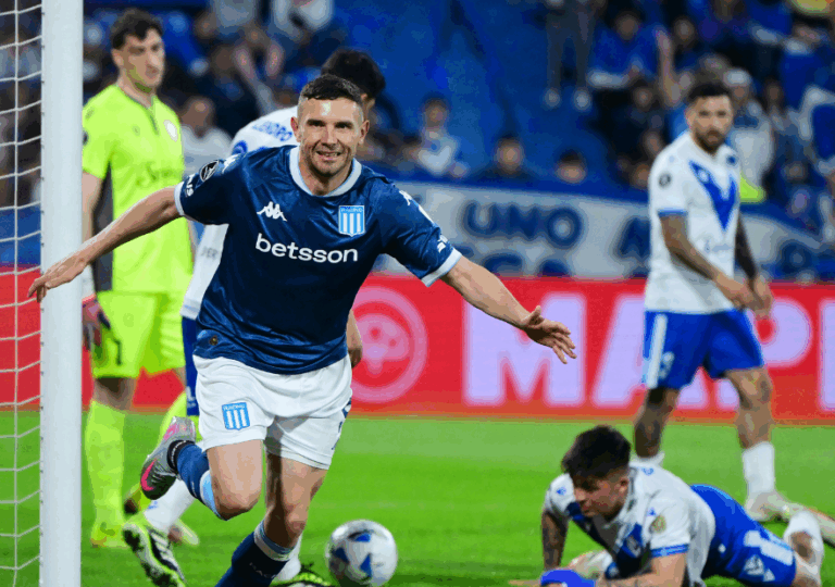 (VIDEO) Conmebol Libertadores: Racing derrotó a Vélez y se acerca a las semifinales