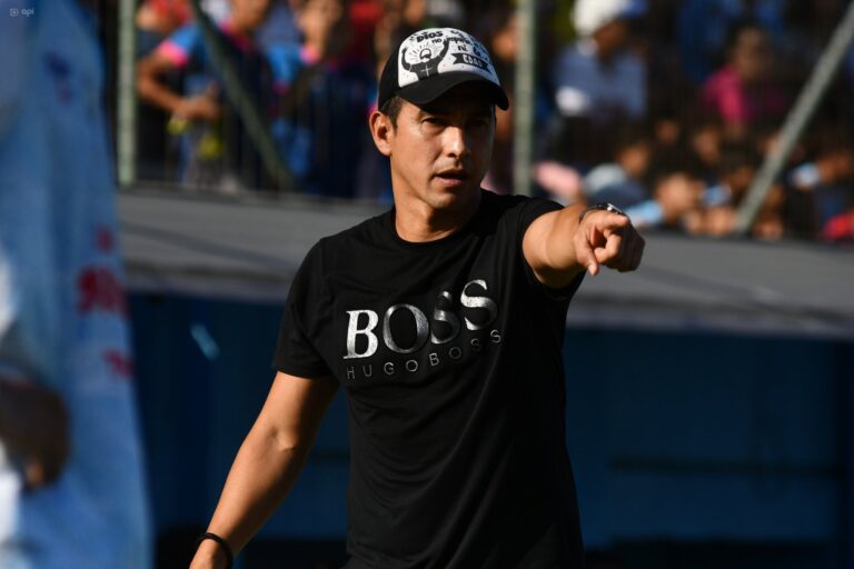 Manta FC anuncia la salida de Efrén Mera como director técnico
