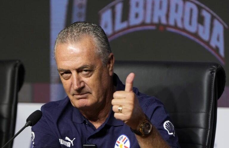 (VIDEO) Buen gesto de Gustavo Alfaro con la prensa y el Ecuador en la previa del Paraguay vs. La Tri
