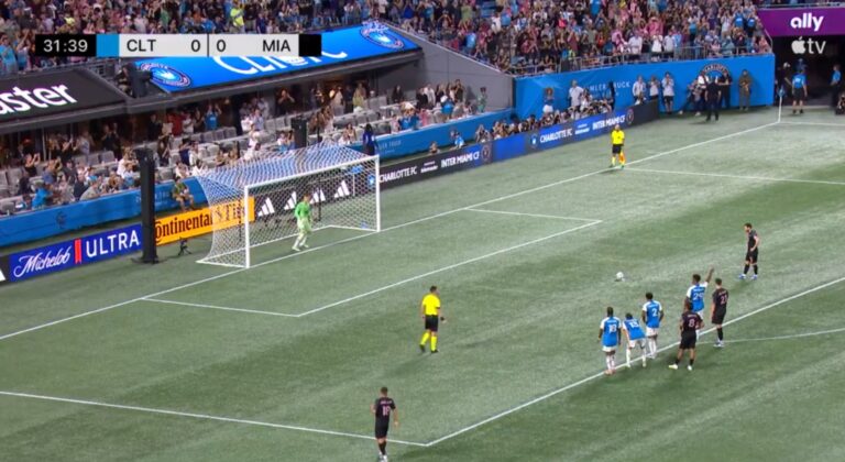 (VIDEO) NO PUDO SER: Messi PICÓ un penal pero el arquero la atajó