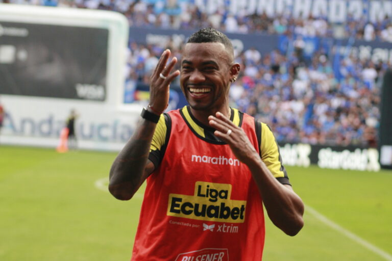 Dixon Arroyo ya está en Manta con Guayaquil City y espera su habilitación provisional