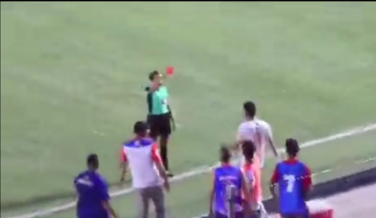Indignación en Colombia: Jugador agredió a una árbitra en la Primera C