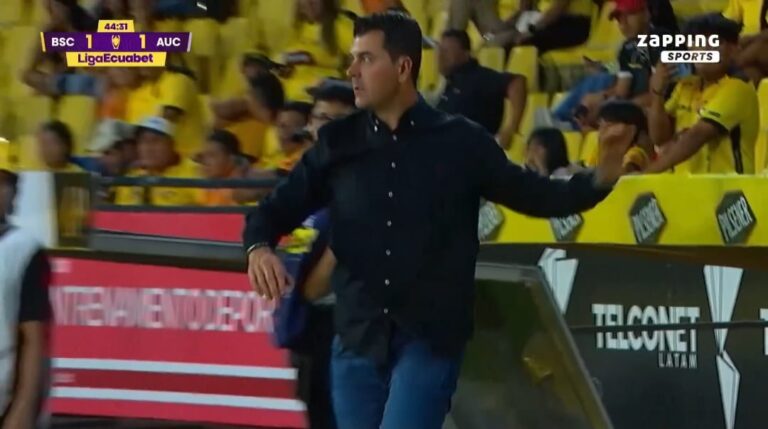 (VIDEO) Rescalvo “explotó” tras el empate de Aucas ante BSC