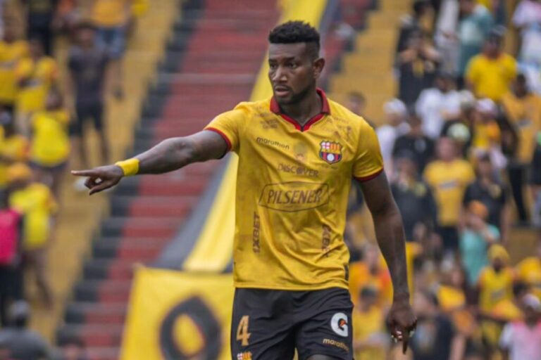 DURA BAJA EN BSC: Gustavo Vallecilla fue suspendido 3 partidos
