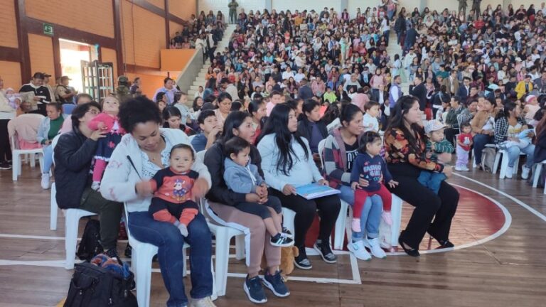 Gobierno de Ecuador aumenta el número de mujeres beneficiarias del Bono 1.000 días